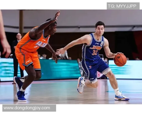 深圳篮球队的精神探秘：从巨星到团队的心灵之旅